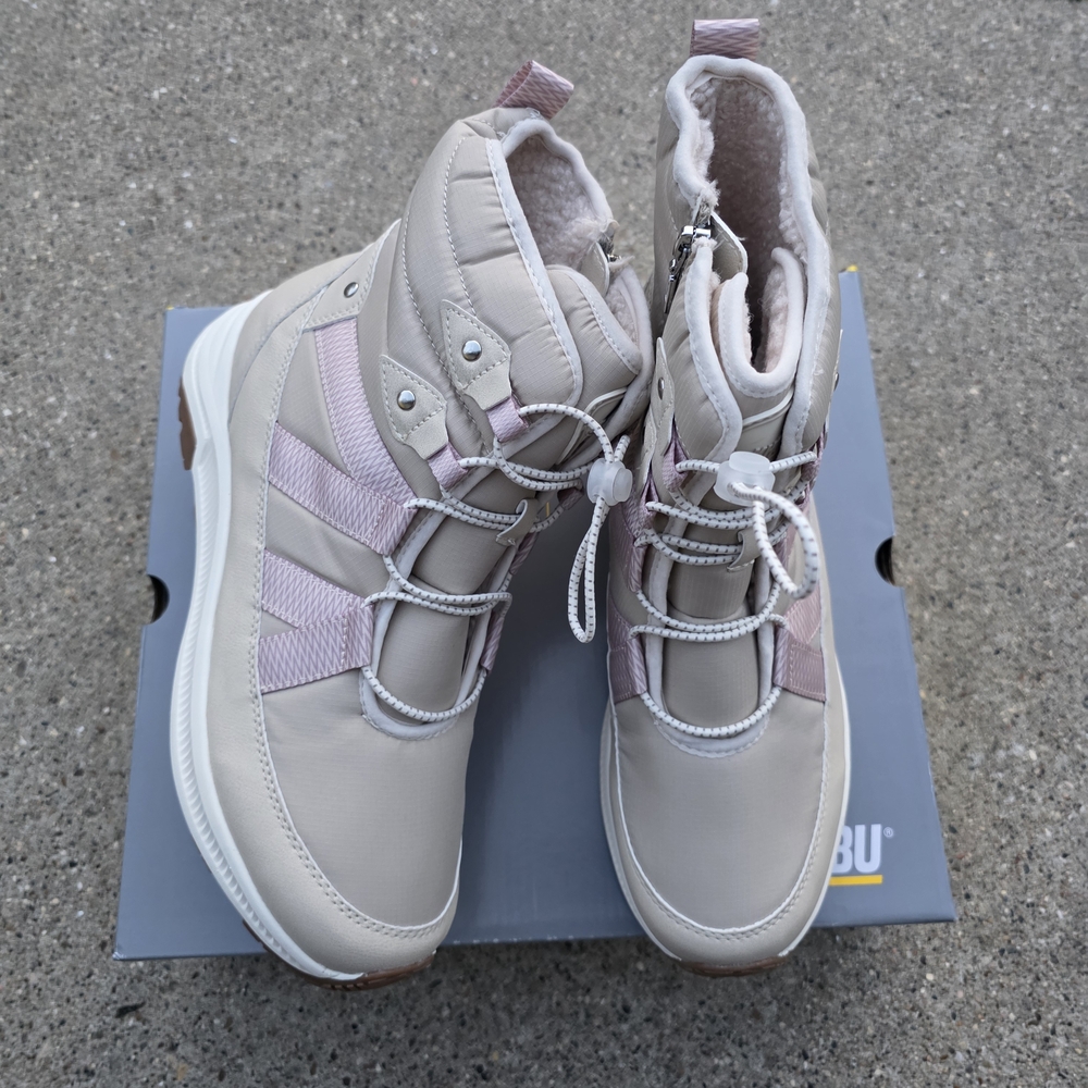 Khombu Women's Beige and Pink Winter Boots Size 7